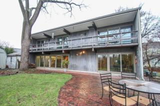 8429 Kenyon Ave, Milwaukee, WI 53226-2832