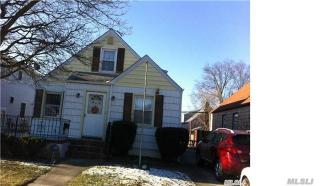 7650 266th St, New Hyde Park NY  11040-1406 exterior