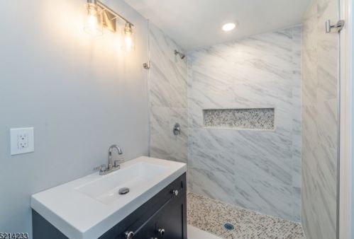 18 Clover Pl, Dover NJ 07803-3103 exterior