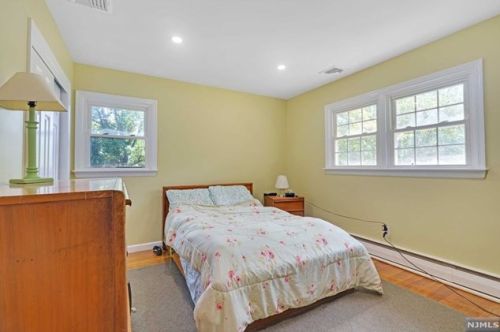 215 Hiawatha Blvd, Oakland NJ  07436-3619 exterior