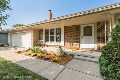 1506 14th St, Adel, IA 50003-1950