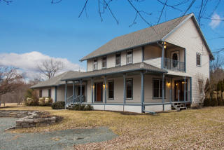 2 Lake Ridge Dr, Mechanicville, NY 12118-3124