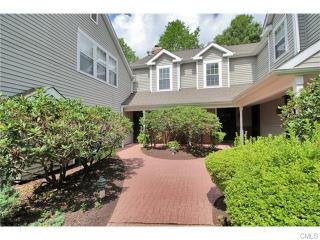 145 Mayfield Dr, Bridgeport, CT 06611-2357