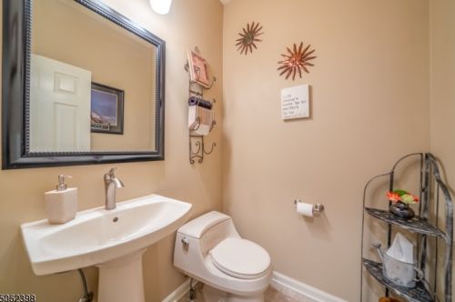 40 Brock Ln, Hackettstown NJ  07840-5677 exterior