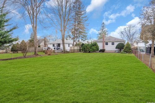 538 5 St, Elwood NY  11731-2105 exterior