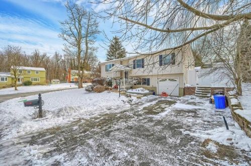 44 Roe Ave, Cornwall Hud, NY 12520-1440