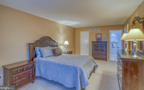 42 Saratoga Dr, New Castle DE  19720-4232 exterior