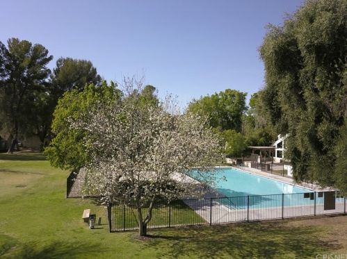 19966 Avenue Of The Oaks, Santa Clarita CA  91321-1387 exterior