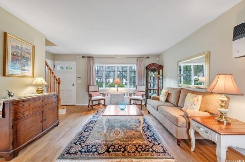 32 Broadway, New Hyde Park, NY 11040-5140