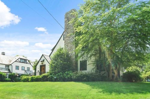 3 Circle Hill Rd, New Rochelle, NY 10803-3504