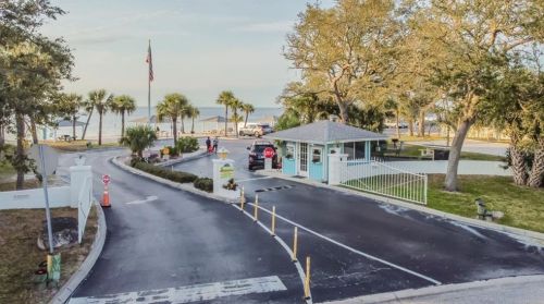 3955 Floramar Ter, New Port Richey FL 34652-3118 exterior