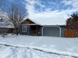 2130 Jackson Ave, Bend OR  97701-6405 exterior