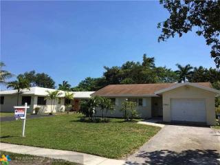 2842 Lincoln St, Hollywood FL  33020-3834 exterior