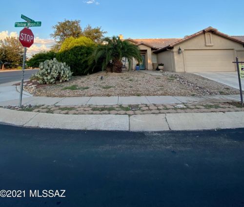 9070 Yellow Moon Dr, Tucson, AZ 85743-1119