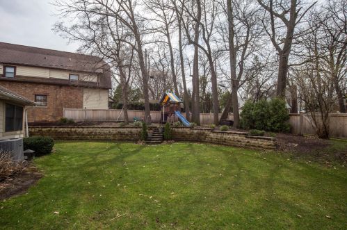 8605 Ravenswood Cir, Milwaukee WI 53226-4657 exterior