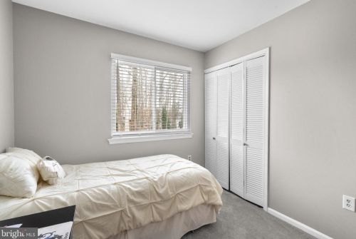 6010 Rdg Frd Dr, Springfield VA 22015-3651 exterior