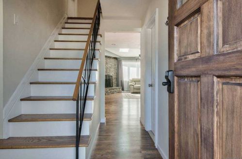 2 Teton Pl, Lake Grove, NY 11755-1809