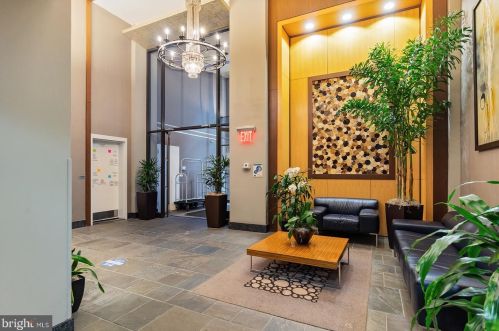 1425 Locust St, Philadelphia PA  19102-3832 exterior