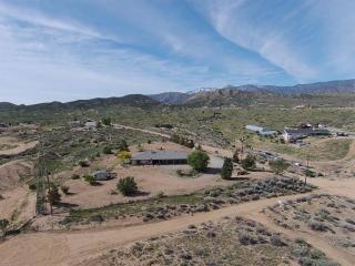 8275 Paramount Rd, Phelan, CA 92371-4625