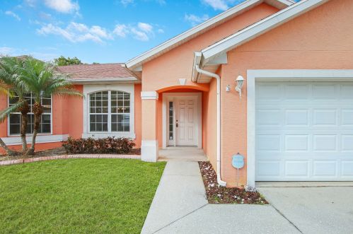 455 Molloy St, Fort Pierce, FL 34984-3548
