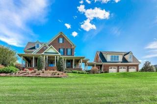 8704 Inlet Dr, Knoxville, TN 37922-6400