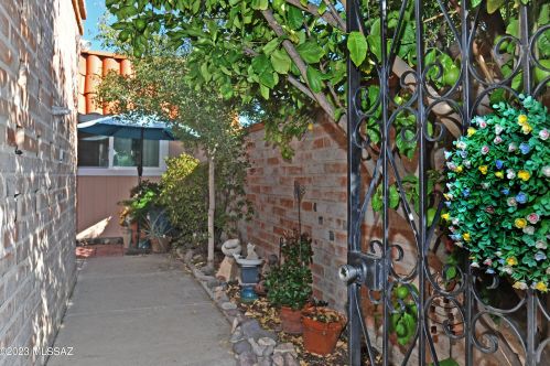4274 Limberlost Cir, Tucson, AZ 85705-1668