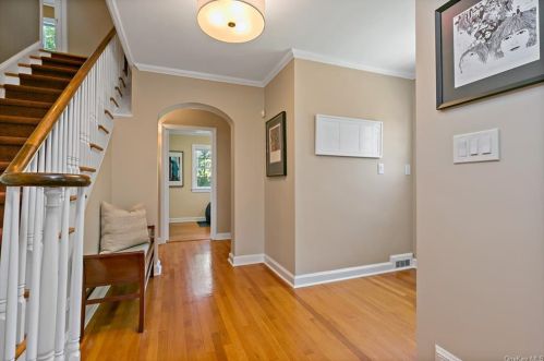9 Sheridan Rd, Scarsdale, NY 10583-1524