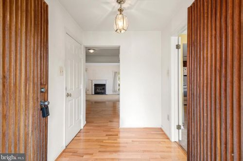 12 Militia Hill Dr, Wayne, PA 19087-5846
