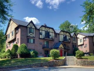 1 Newcastle Dr, Nashua NH  03060-6648 exterior