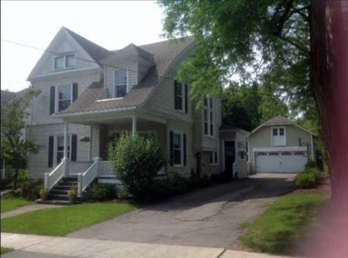 24 Perry Pl, Canandaigua, NY 14424-1204