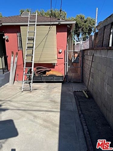 10515 Montara Ave, South Gate CA  90280-5614 exterior