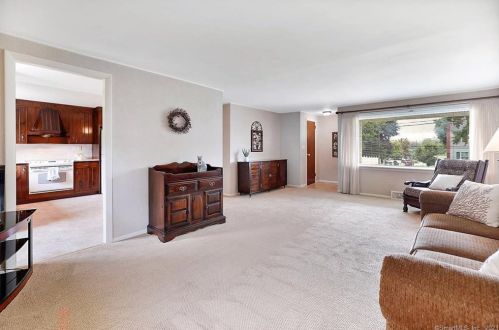 57 Keeney St, Manchester, CT 06040-6425