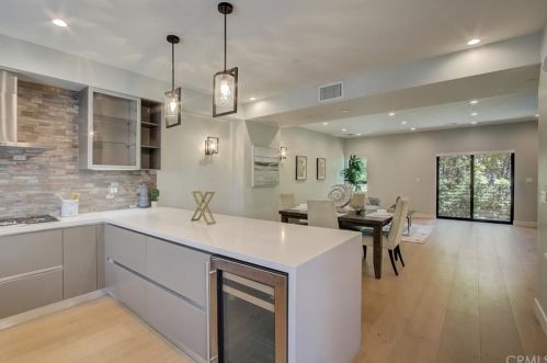 4809 Carpenter Ave, North Hollywood CA  91607-3204 exterior