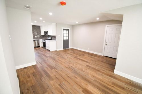 2805 Cornell Cir, Irving TX  75062-4540 exterior