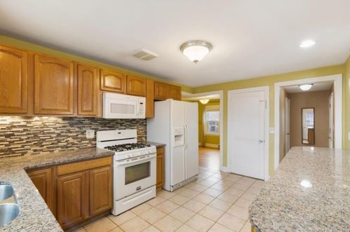 18 Phillips St, United States Coast Guard Ac CT  06320-2619 exterior