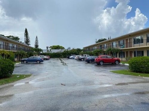 2303 Federal Hwy, Boynton Beach FL  33435-7717 exterior