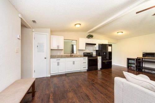 9741 Fowler Ave, Thonotosassa FL  33592-3415 exterior