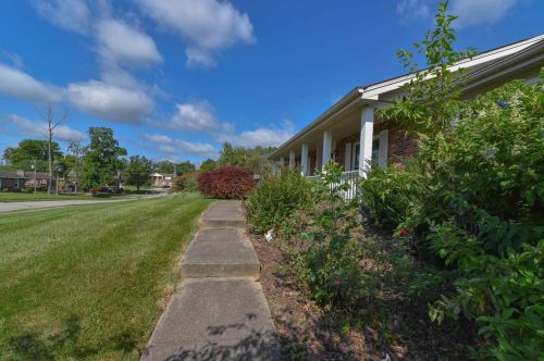 8883 Valley Circle Dr, Florence KY  41042-9523 exterior