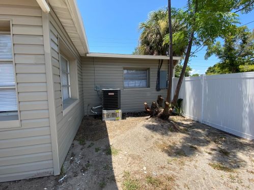 9681 Park Lake Dr, Pinellas Park FL  33782-3561 exterior