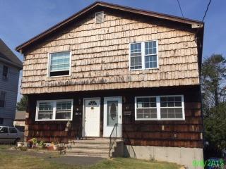 37 Velvet St, Bridgeport, CT 06610-2333