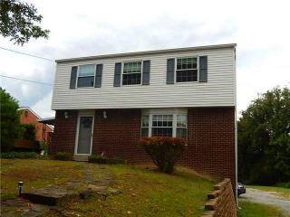 653 Magnus Ln, Moon Twp, PA 15108-3421