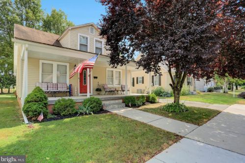 26 Pine St, Mount Holly Springs, PA 17065-1413