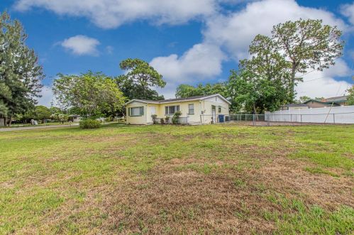 5995 59th Way, Saint Petersburg FL  33709-1833 exterior