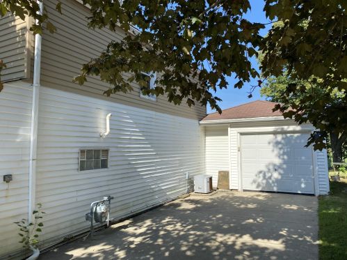 5719 Clover Ln, Greendale, WI 53129-2415