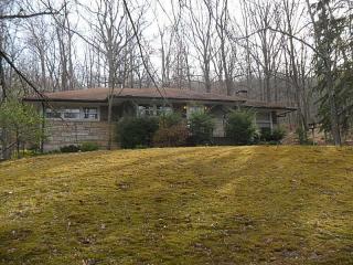 100 Sunrise Dr, Hopwood, PA 15445-2143
