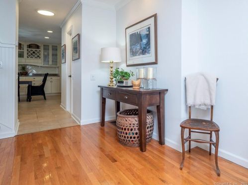 16 Lawson Ln, Ridgefield, CT 06877-3956