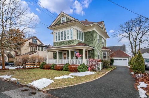 152 Lyons Rd, Scarsdale, NY 10583-6234