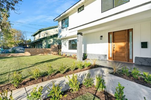 6610 Ventura Canyon Ave, Van Nuys, CA 91401-1116