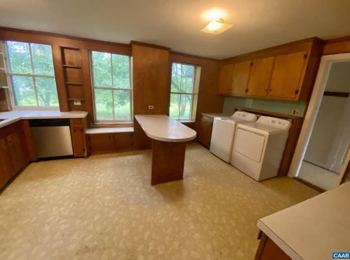 6417 Hillsboro Ln, Crozet VA  22932-3322 exterior