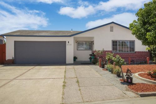 658 O St, Lathrop, CA 95330-9525